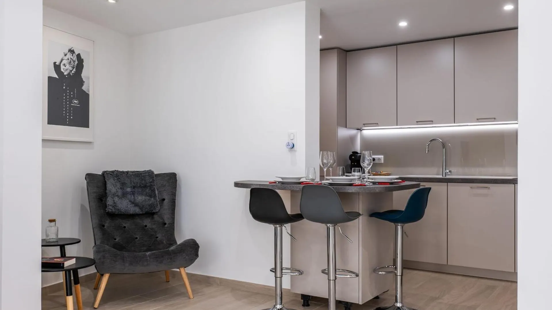 2 Bedrooms With Terrace 100 Metres From The Sea Cannes Apartman