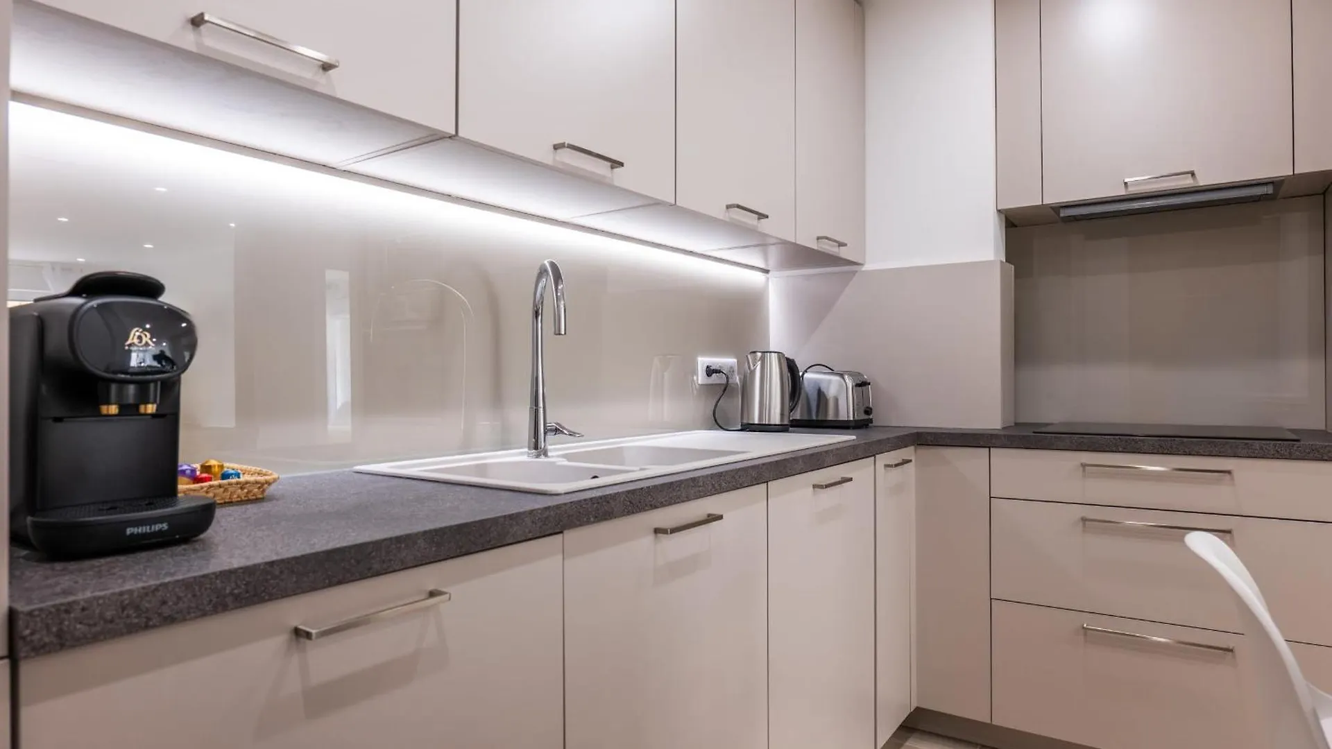 2 Bedrooms With Terrace 100 Metres From The Sea Cannes Apartman
