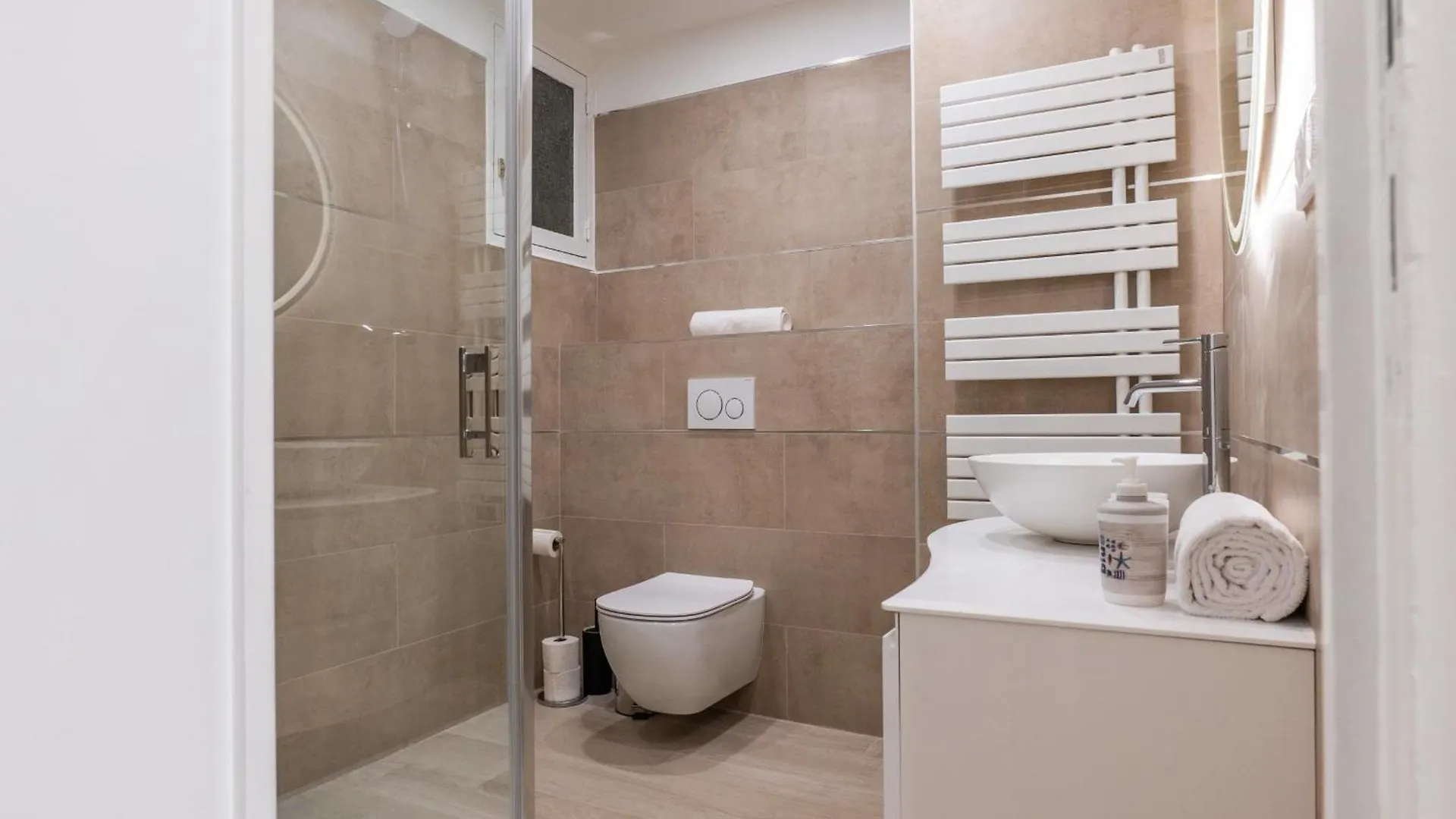 2 Bedrooms With Terrace 100 Metres From The Sea Cannes 0*,  Franciaország