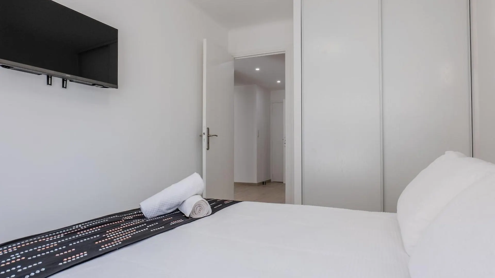 2 Bedrooms With Terrace 100 Metres From The Sea Cannes France