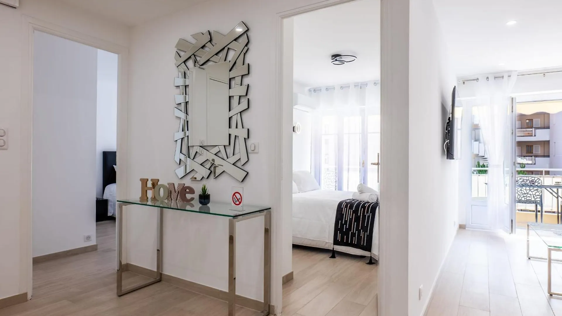 2 Bedrooms With Terrace 100 Metres From The Sea Cannes 0*,  France