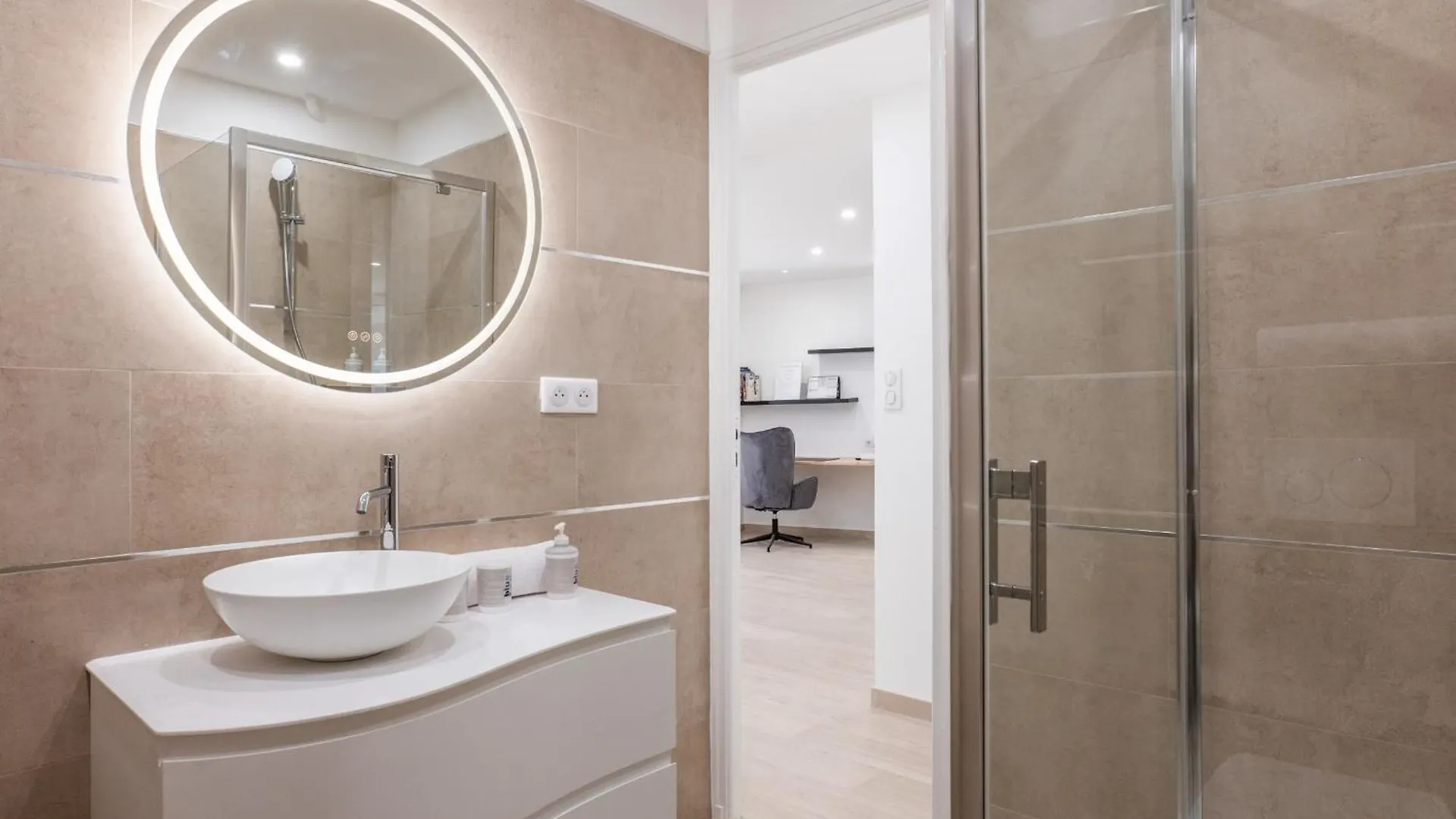 2 Bedrooms With Terrace 100 Metres From The Sea Cannes Apartment