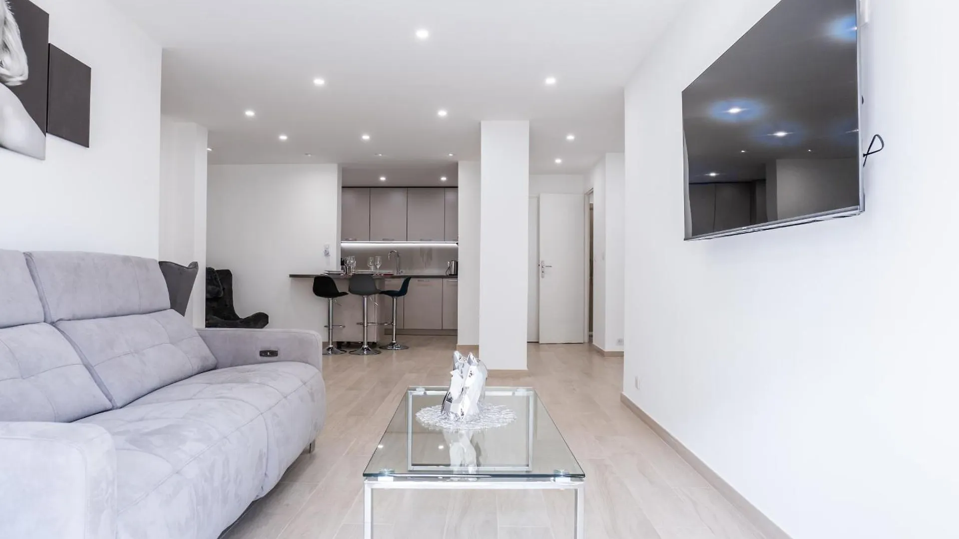 2 Bedrooms With Terrace 100 Metres From The Sea Cannes