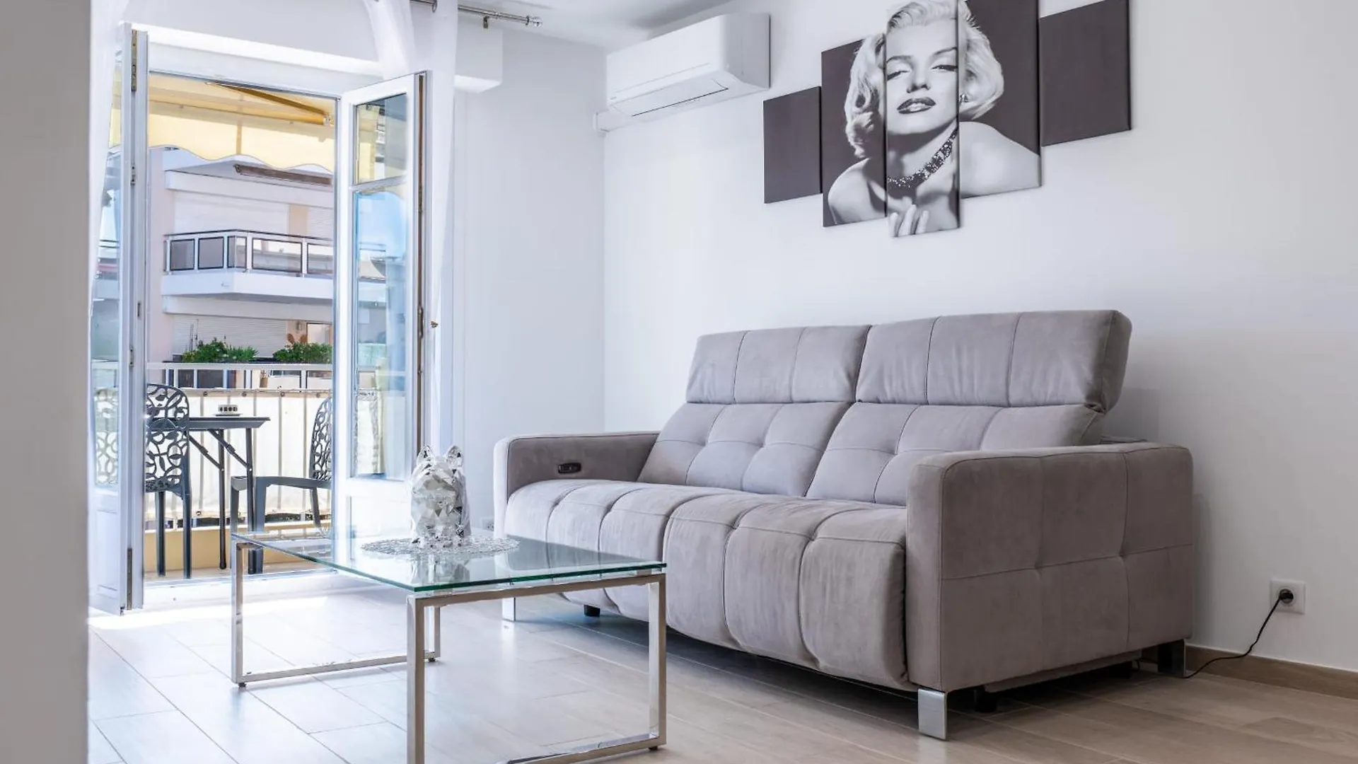 2 Bedrooms With Terrace 100 Metres From The Sea Cannes Apartment